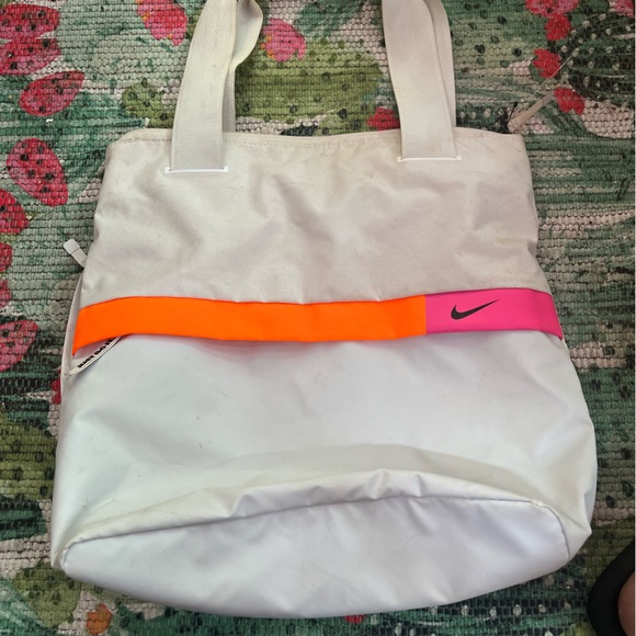 Nike Handbags - Nike Radiate Large tote bag zipper top used condition